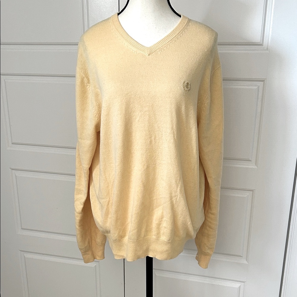Izod Men's Buttery Yellow V-Neck Sweater with Embroidered Monogram Logo Size M